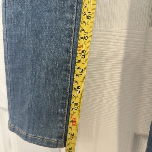 Levi Strauss Straight Leg Jeans Classic Blue | Women’s Size 6 | New With Tags - Picture 6 of 9